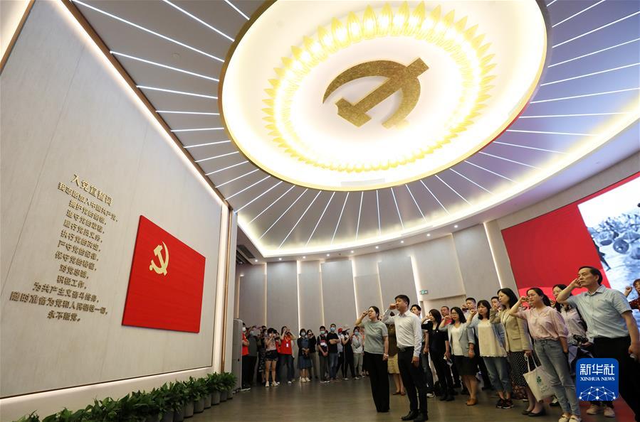 (新华全媒头条·图文互动)(3)百年初心成大道 万里征程作雄行——以习近平同志为核心的党中央领导开展党史学习教育纪实